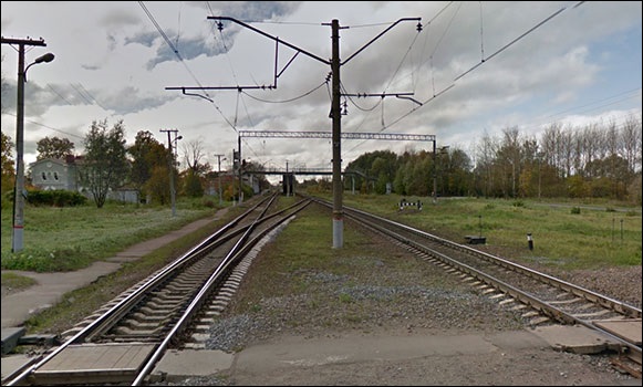 Станция Александровская. Вид от переезда в южном направлении.